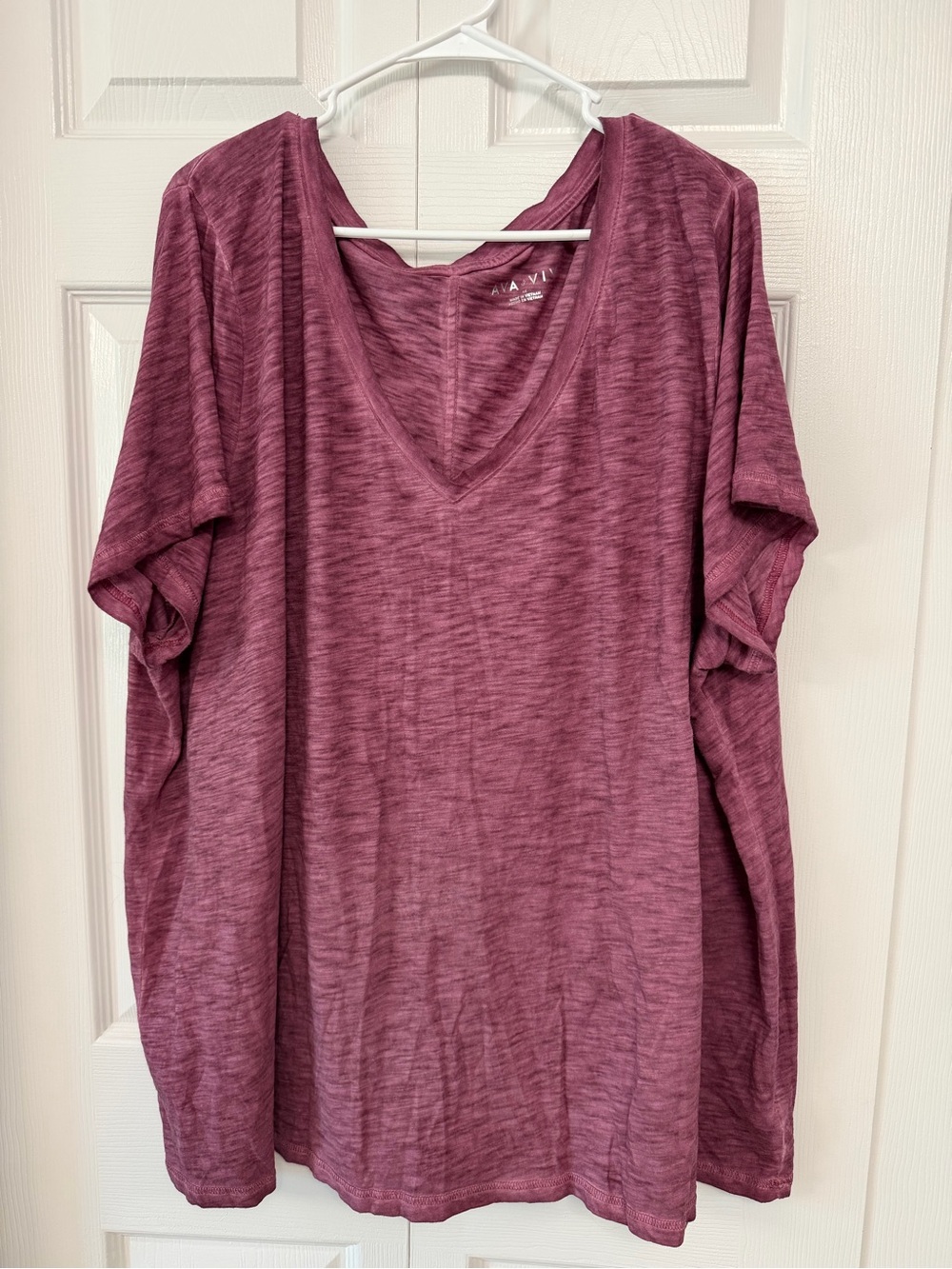 Ava & Viv Short Sleeve V-Neck Top in Berry Plum